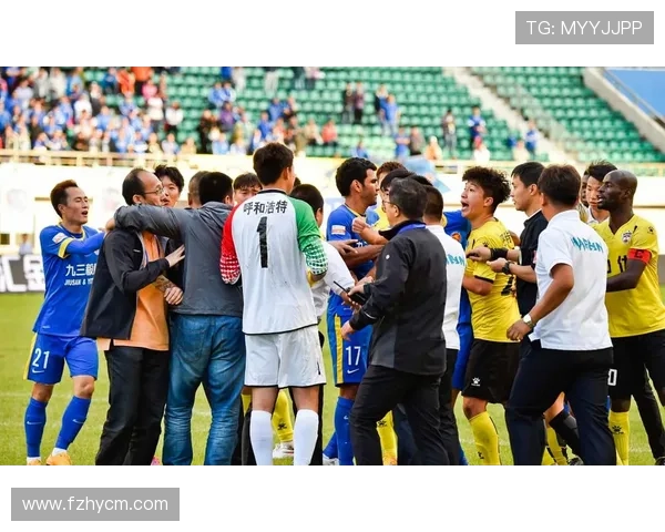 足球明星因激烈争执被罚下场的视频引发球迷热议与反思